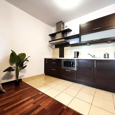 Jagielly ~ Self Check-in 24h ~ Parking & Lift Apartamento