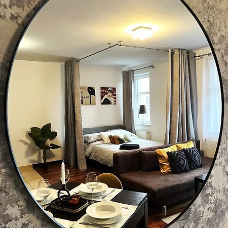 Jagielly ~ Self Check-in 24h ~ Parking & Lift Apartment