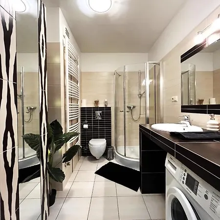 Jagielly ~ Self Check-in 24h ~ Parking & Lift * فروتسواف