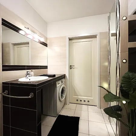 Jagielly ~ Self Check-in 24h ~ Parking & Lift Apartment Wroclaw