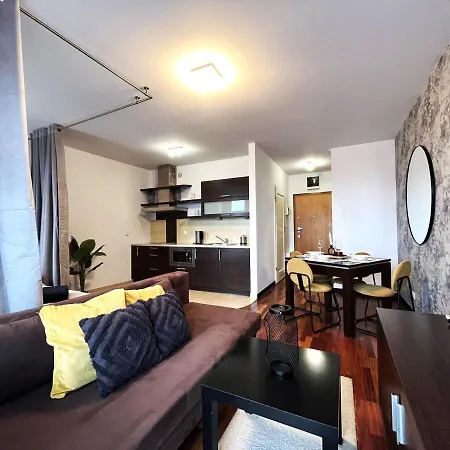 Jagielly ~ Self Check-in 24h ~ Parking & Lift Apartment *