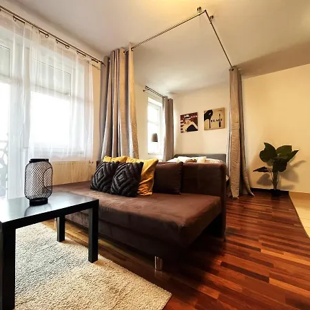 Apartment Jagielly ~ Self Check-in 24h ~ Parking & Lift *