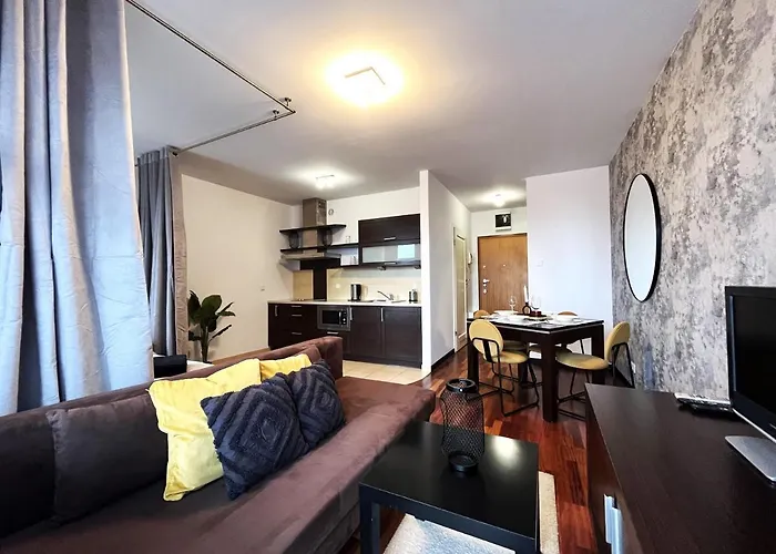 Jagielly ~ Self Check-in 24h ~ Parking & Lift Apartment *